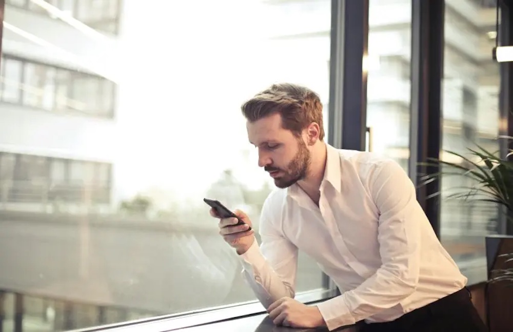 Company-Issued-Smartphones-vs.-Employee-BYoD